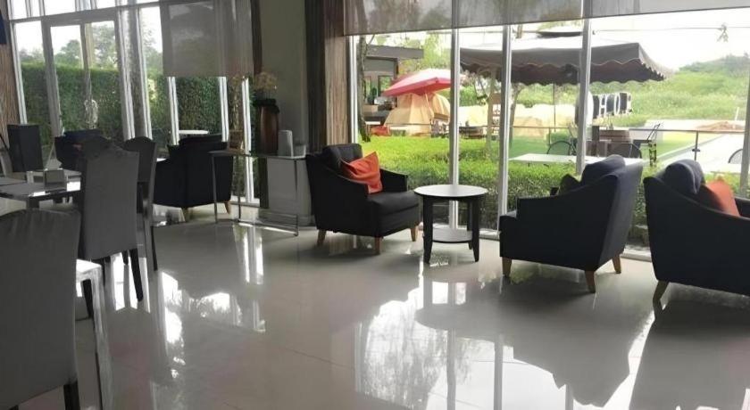Chaisaeng Villa Sing Buri Bagian luar foto